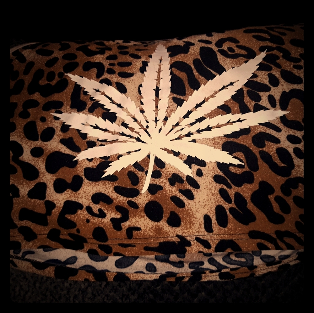 Pot leaf crop top